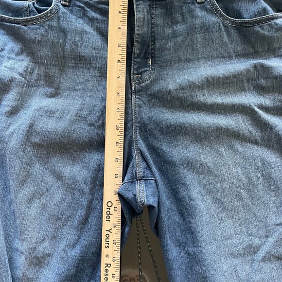 Torrid Bombshell Flare Premium Stretch Denim Jeans Booty Shaping Womens Size 24S - Picture 4 of 7